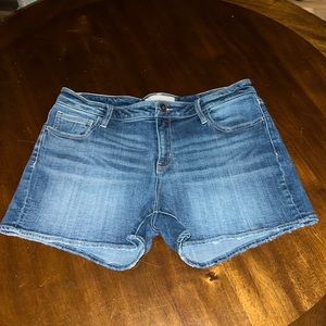 The Buckle Daytrip sz 32 Women’s shorts Like new BKE denim.